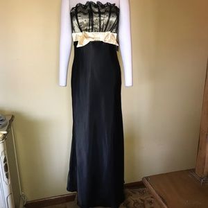 KIKI Black & Yellow Front Bow Long Sleeveless Satin Lace Formal Gown NEW NWT